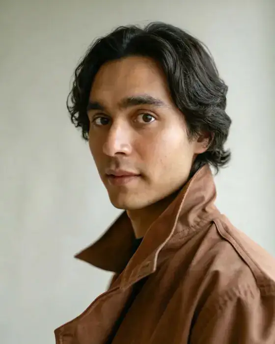 Hat try-on before, person without hat